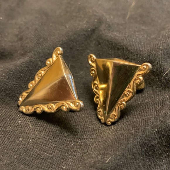 Vintage Large Triangle Gold Scrolled Cufflinks by Anson - Picture 2 of 3